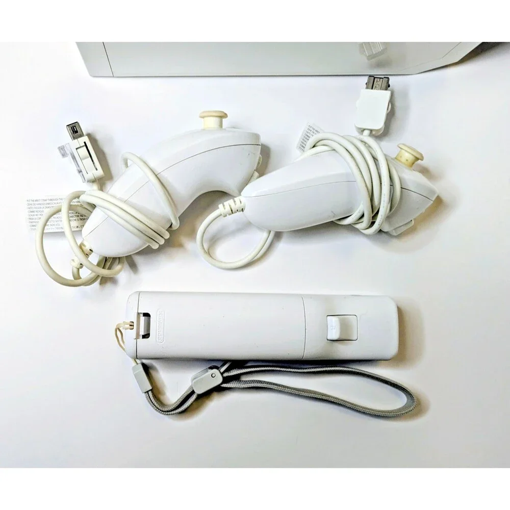 Nintendo Wii RVL-001 GameCube Compatible Bundle Wii Sports Controller Nunchucks